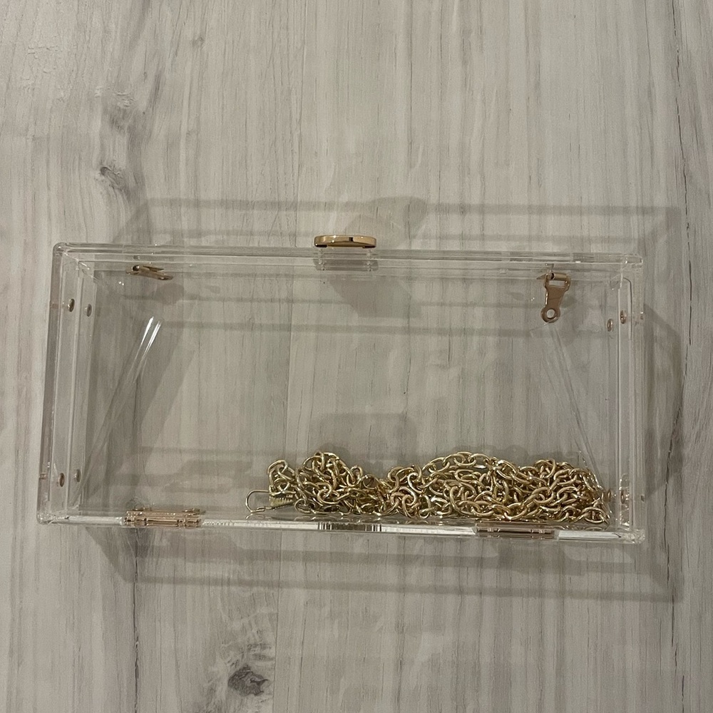 Clear purse with detachable straps